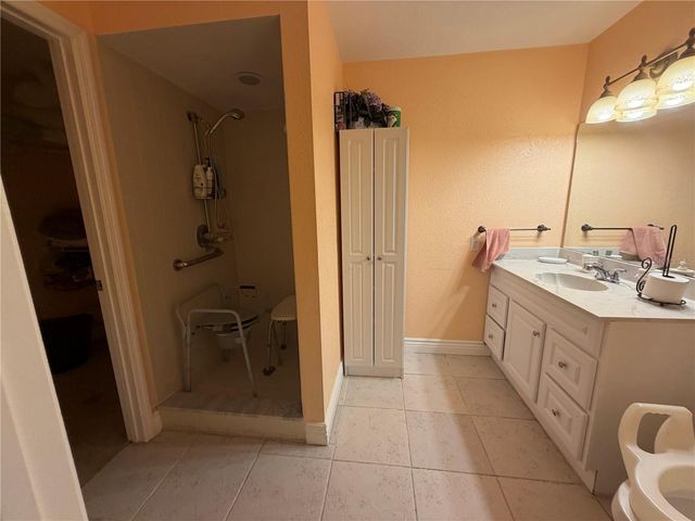 39106 GRAYS AIRPORT ROAD, Lady Lake, FL 32159