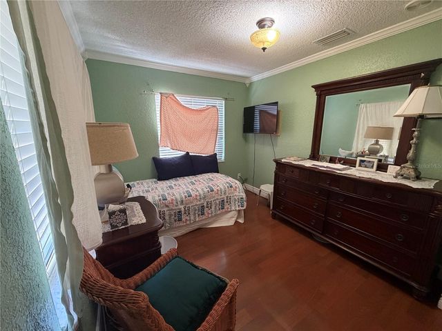 39106 GRAYS AIRPORT ROAD, Lady Lake, FL 32159