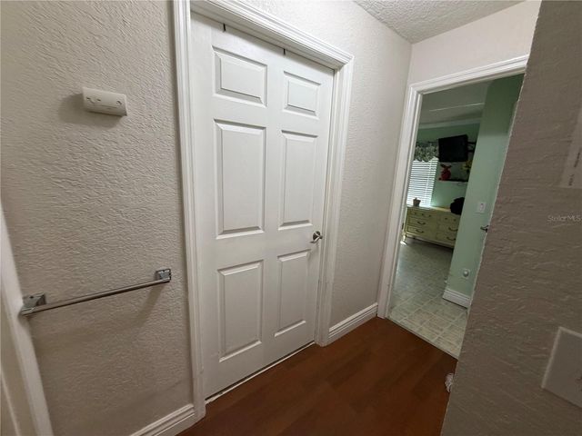 39106 GRAYS AIRPORT ROAD, Lady Lake, FL 32159