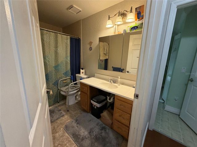 39106 GRAYS AIRPORT ROAD, Lady Lake, FL 32159