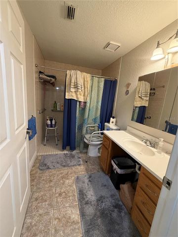 39106 GRAYS AIRPORT ROAD, Lady Lake, FL 32159