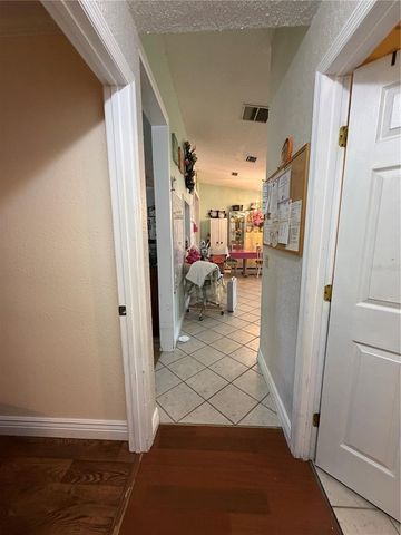 39106 GRAYS AIRPORT ROAD, Lady Lake, FL 32159