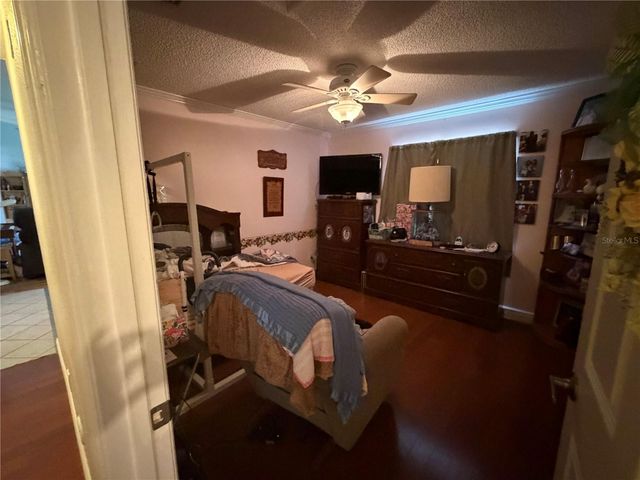 39106 GRAYS AIRPORT ROAD, Lady Lake, FL 32159