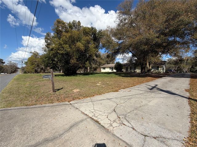 39106 GRAYS AIRPORT ROAD, Lady Lake, FL 32159