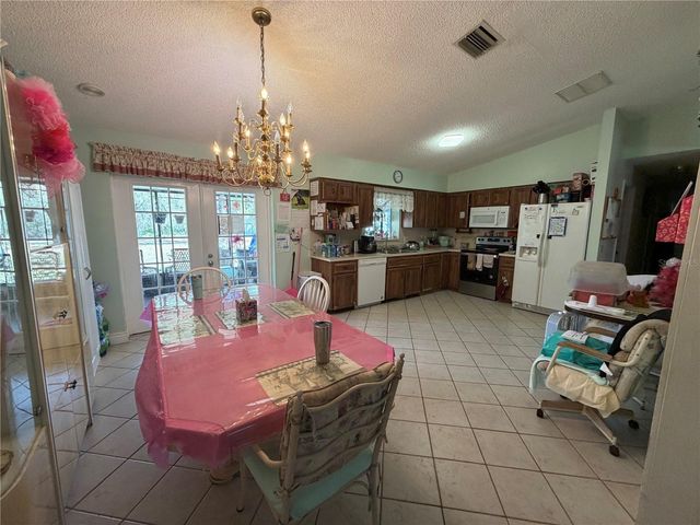 39106 GRAYS AIRPORT ROAD, Lady Lake, FL 32159