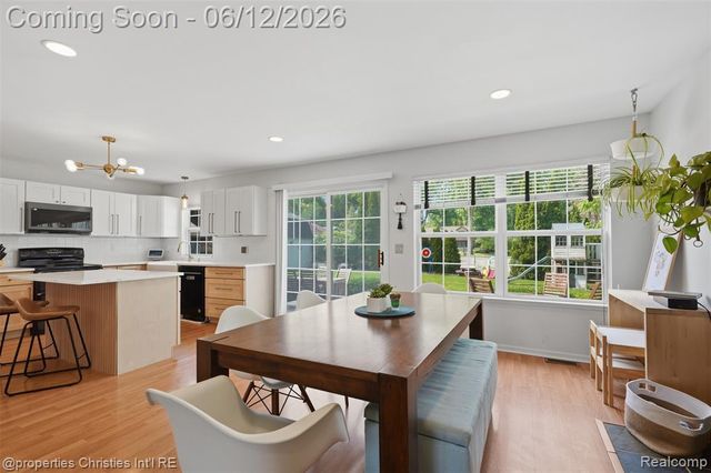 124 Rexton Street, Novi, MI 48377
