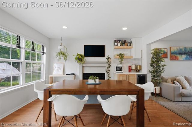124 Rexton Street, Novi, MI 48377
