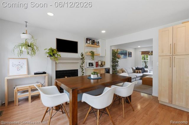 124 Rexton Street, Novi, MI 48377