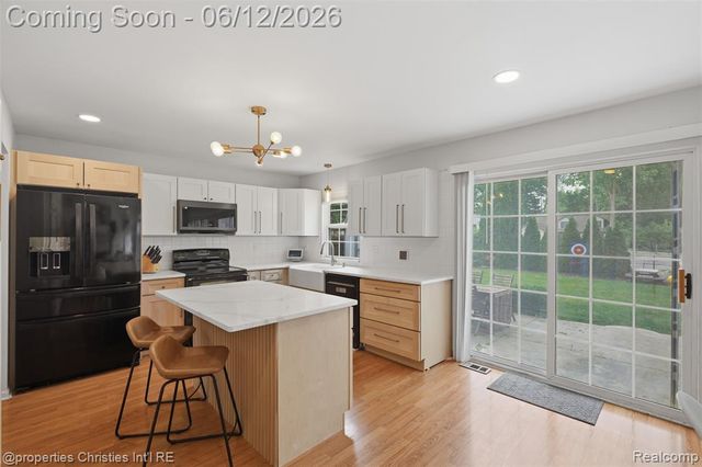 124 Rexton Street, Novi, MI 48377