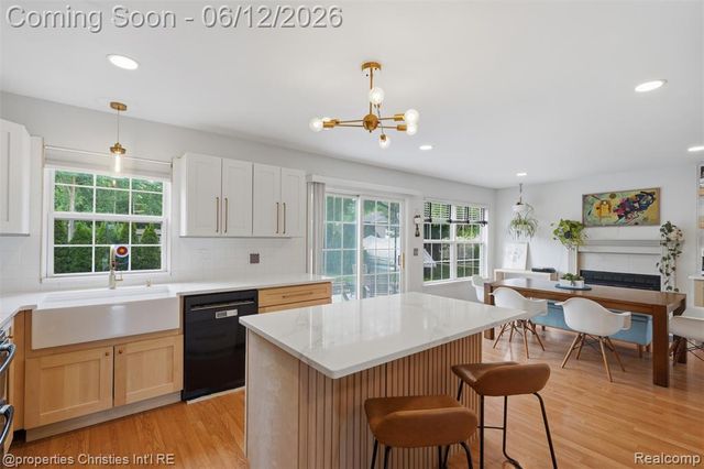 124 Rexton Street, Novi, MI 48377