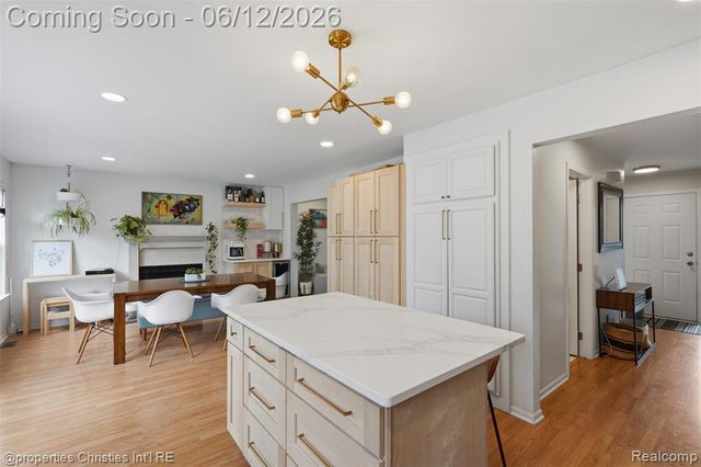 124 Rexton Street, Novi, MI 48377