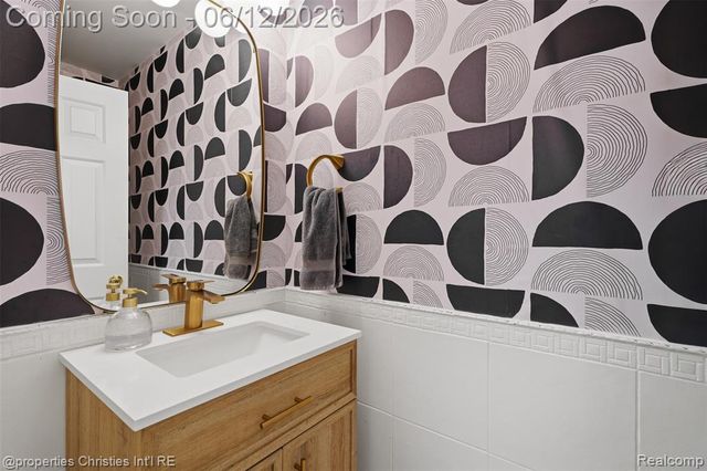 124 Rexton Street, Novi, MI 48377