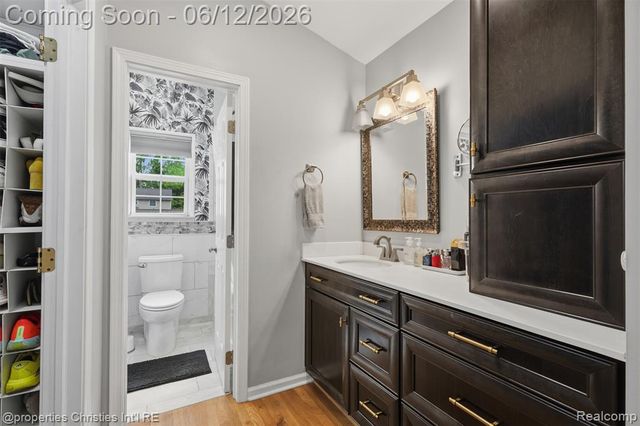 124 Rexton Street, Novi, MI 48377