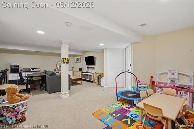 124 Rexton Street, Novi, MI 48377