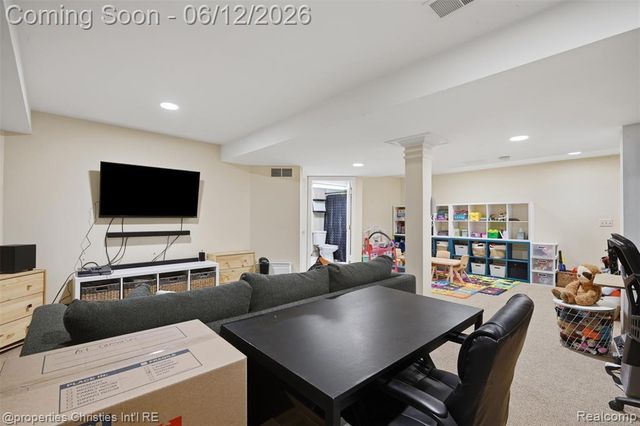 124 Rexton Street, Novi, MI 48377