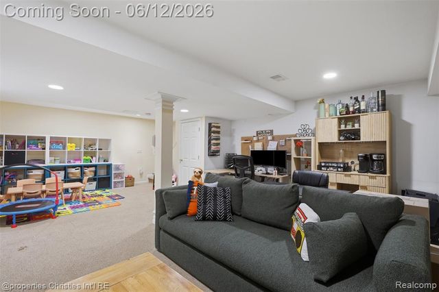 124 Rexton Street, Novi, MI 48377