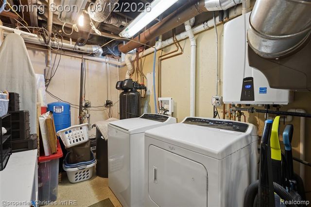 124 Rexton Street, Novi, MI 48377
