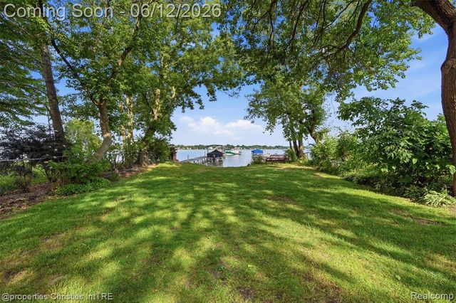 124 Rexton Street, Novi, MI 48377