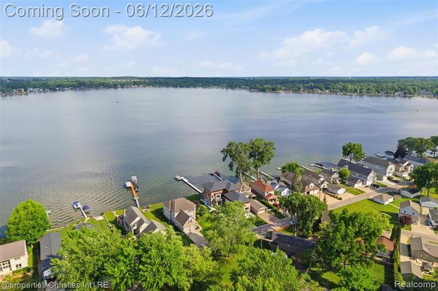 124 Rexton Street, Novi, MI 48377