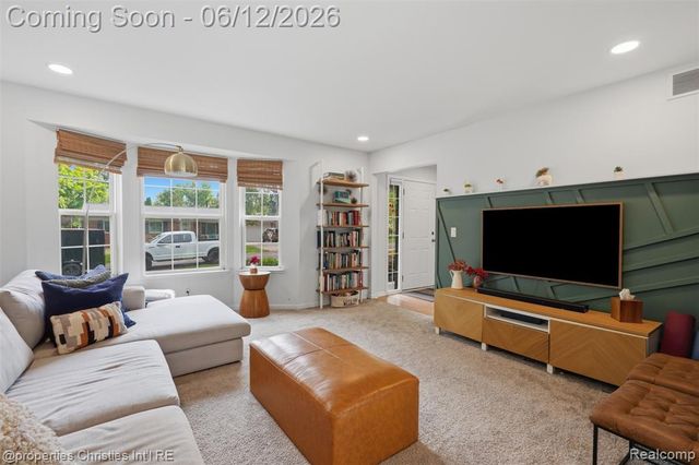 124 Rexton Street, Novi, MI 48377