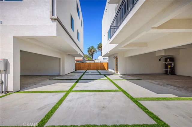 2010 S Dunsmuir, Los Angeles, CA 90016