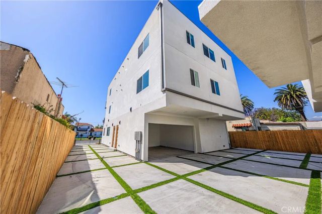 2010 S Dunsmuir, Los Angeles, CA 90016