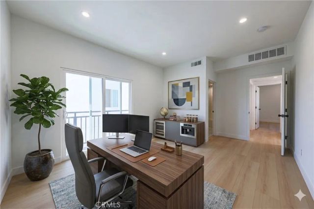 2010 S Dunsmuir, Los Angeles, CA 90016