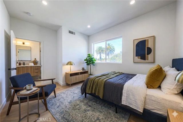 2010 S Dunsmuir, Los Angeles, CA 90016