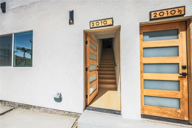 2010 S Dunsmuir, Los Angeles, CA 90016