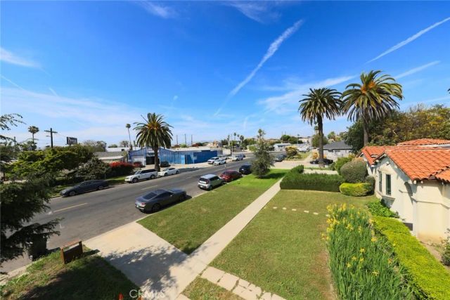 2010 S Dunsmuir, Los Angeles, CA 90016