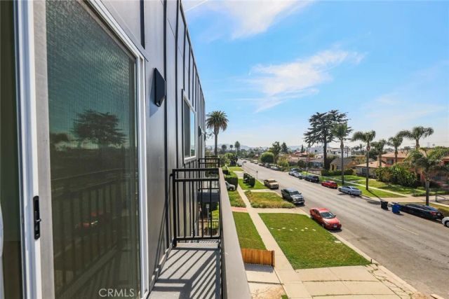 2010 S Dunsmuir, Los Angeles, CA 90016