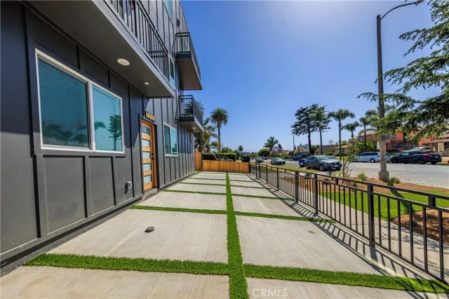 2010 S Dunsmuir, Los Angeles, CA 90016