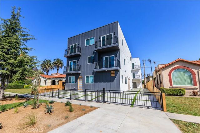 2010 S Dunsmuir, Los Angeles, CA 90016