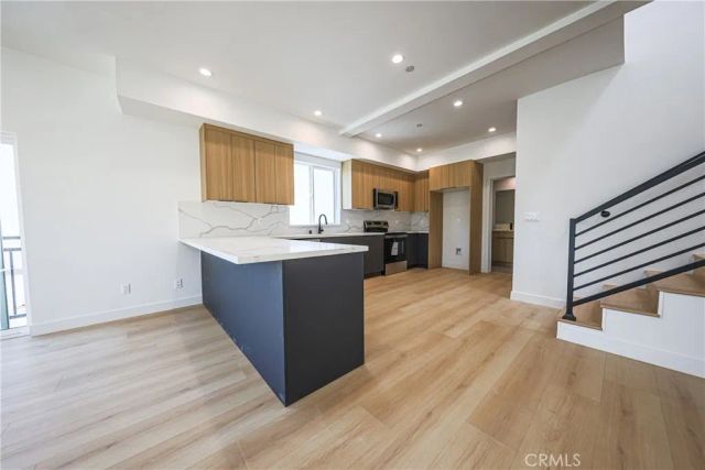 2010 S Dunsmuir, Los Angeles, CA 90016