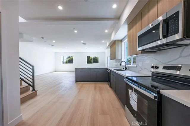 2010 S Dunsmuir, Los Angeles, CA 90016