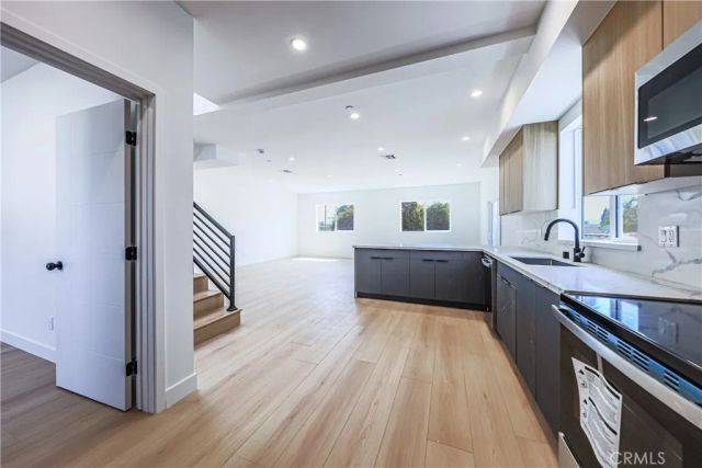 2010 S Dunsmuir, Los Angeles, CA 90016