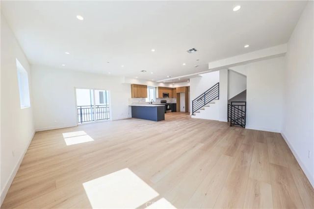 2010 S Dunsmuir, Los Angeles, CA 90016