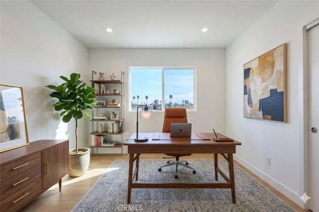 2010 S Dunsmuir, Los Angeles, CA 90016