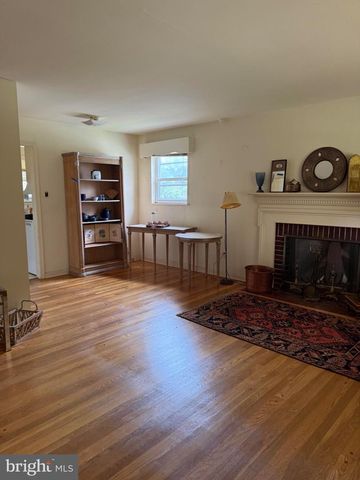 918 N MONTANA ST, Arlington, VA 22205