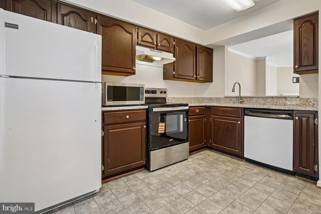 14033 BETSY ROSS LN, Centreville, VA 20121