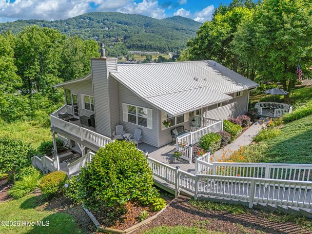 1938 Lakeview Summit Drive, Young Harris, GA 30582