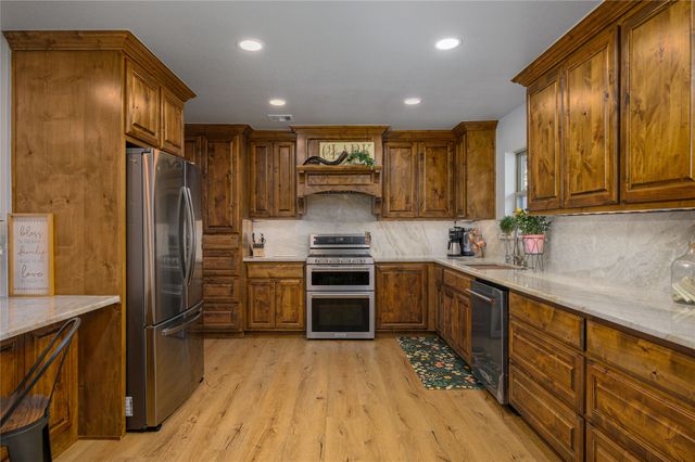 414 Flowing Wells Road, Pottsboro, TX 75076