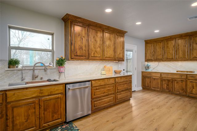 414 Flowing Wells Road, Pottsboro, TX 75076