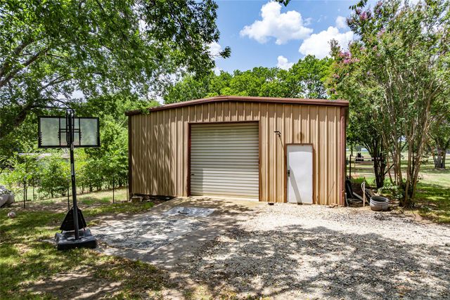 414 Flowing Wells Road, Pottsboro, TX 75076
