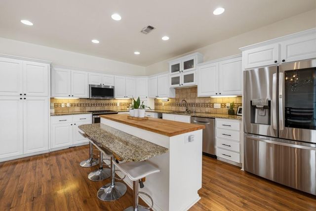 100 Little El Paso RD, Martindale, TX 78655