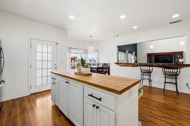 100 Little El Paso RD, Martindale, TX 78655