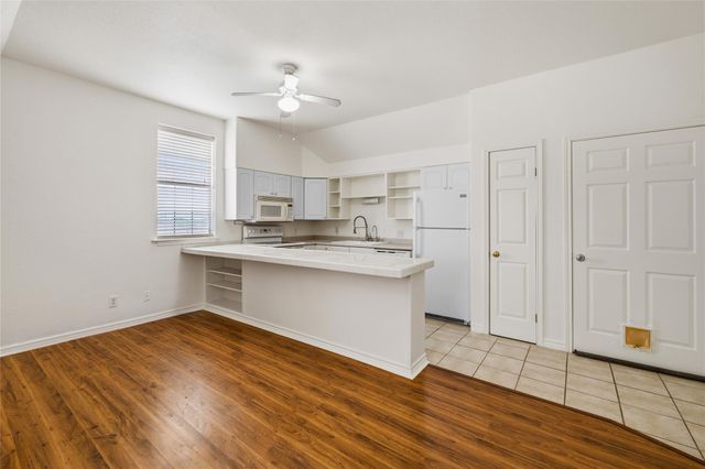 100 Little El Paso RD, Martindale, TX 78655