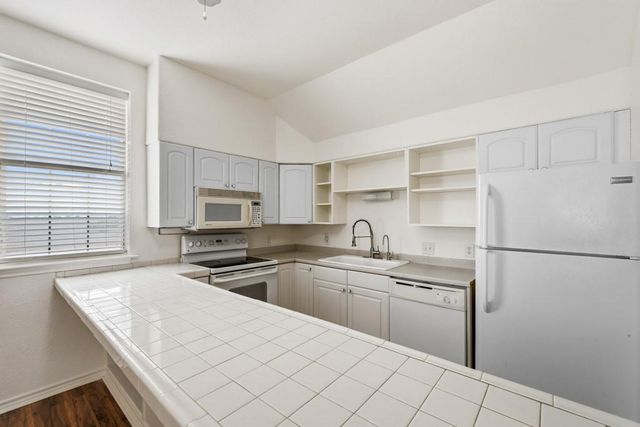100 Little El Paso RD, Martindale, TX 78655