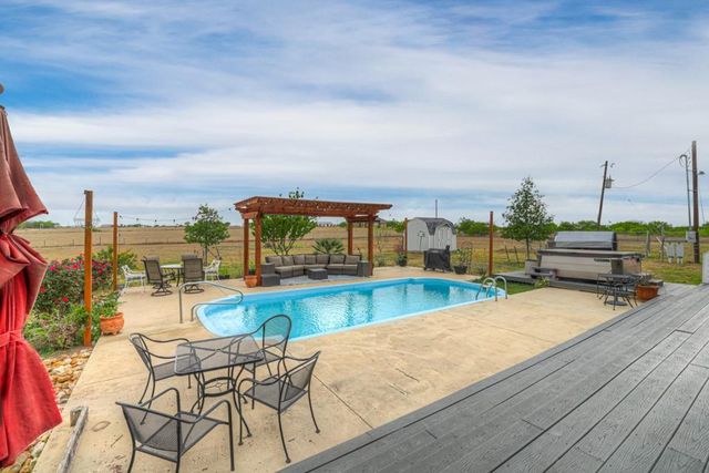 100 Little El Paso RD, Martindale, TX 78655