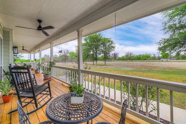 100 Little El Paso RD, Martindale, TX 78655